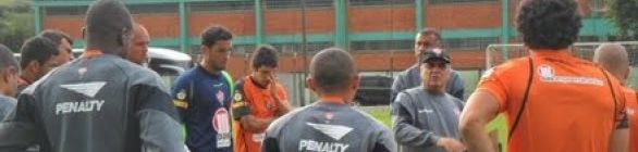 Quase 50 jogadores e Benazzi não tem opções