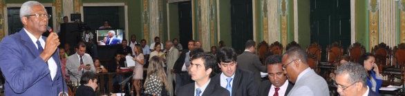 Edvaldo Brito inclui emenda que torna transparente o cálculo do IPTU