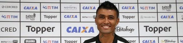  Kieza é apresentado no Botafogo: 