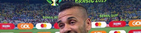Daniel Alves é eleito craque da Copa América