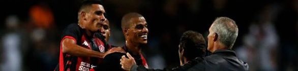 Coritiba martela, mas fica no empate em 1 a 1 com o Vitória, no Couto Pereira