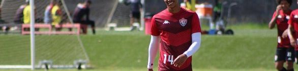 Vitória, Lucas Cândido se destaca com bons números na defesa e no ataque