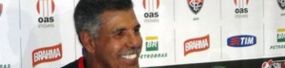 Cerezo alerta jogadores do Vitória antes do jogo contra o Serrano