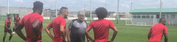 Geninho quer Vitória ofensivo e alerta
