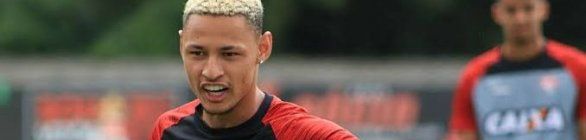 Fora dos planos no Vitória, Neilton avalia proposta do Coritiba