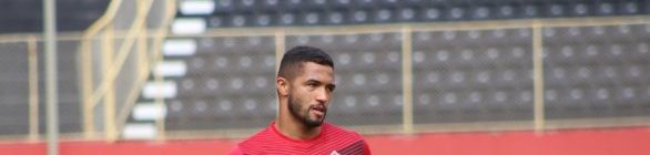 Felipe Garcia desfalca o Vitória contra o Fortaleza