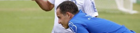 Roger não dá data para estreia de Rodriguinho, mas elogia forma física do meia