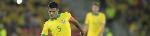 Bruno Guimarães acertou liberação para a Olimpíada em transferência ao Lyon