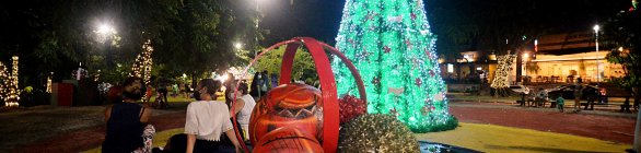 Mais de 25 mil garrafas pet remetem ao Natal