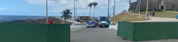 Portais de acesso são instalados no Farol da Barra