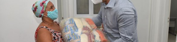 Cesta básicas são entregues pessoas em situação de vulnerabilidade