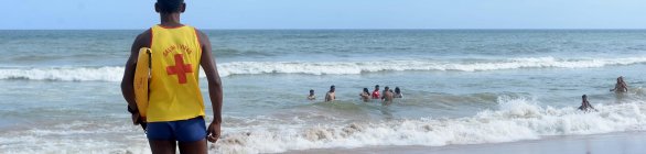 Banho de mar no inverno pode colocar cidadãos em risco