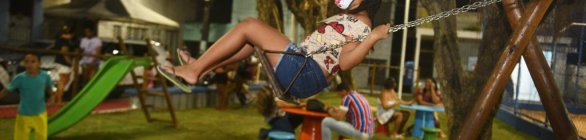 Praça com parque infantil e academia de saúde beneficia comunidade