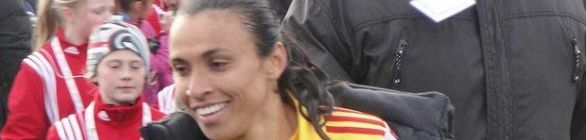 Inspirada em Neymar, Marta apresenta o