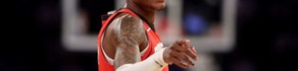 Jogador da NBA é preso por agredir e estrangular a namorada