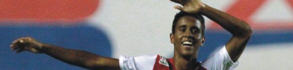 Meia Gabriel torce o tornozelo, deixa o treino de carro e preocupa