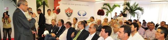 Diretoria e Conselheiros do Esporte Clube Vitória visitam obra da Arena Fonte No