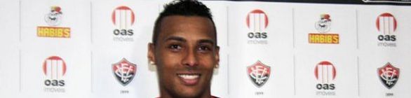 Recém-chegado, Elton é relacionado e pode estrear contra o Joinville