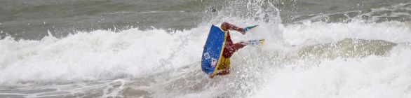 Uri Valadão arranca o primeiro 10,00 do Radical Wave apresenta Bahia Bodyboardin