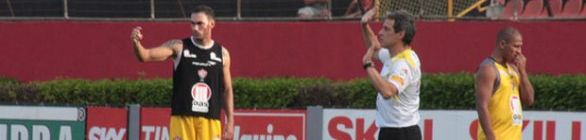 Carpegiani começa a montar time que enfrenta o Goiás no sábado