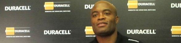 Pelos fãs, Anderson Silva admite luta com Jon Jones em peso-combinado