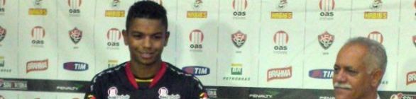 David Braz é regularizado e pode estrear pelo Vitória no domingo