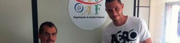 Cumprindo punição do TJD-BA, Omar doa 100 latas de leite a instituição
