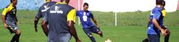Elenco aprimora fundamentos em treino técnico no Fazendão
