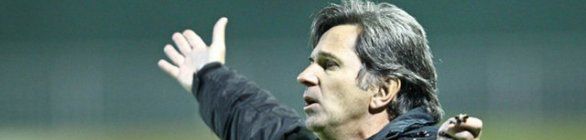 Após empate no Couto Pereira, Caio Junior elogia defesa do Vitória