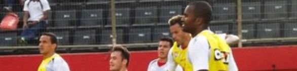 Ney Franco comanda treino tático e relaciona 22 para pegar o Corinthians