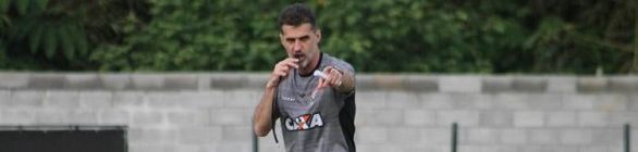 Mancini arma time titular sem surpresas e faz testes no Vitória em treino