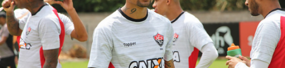 Com Kieza e Cleiton Xavier, Vitória divulga relacionados para enfrentar o Flu