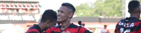 Com um a mais e gol no fim, Vitória arranca empate com o Flu no Barradão