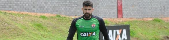 Fernando Miguel desfalca o Vitória contra o Atlético-PR; veja lista de relaciona