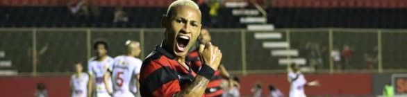  Mancini destaca volume de jogo e elogia Neilton: “Melhor jogador do Vitória”