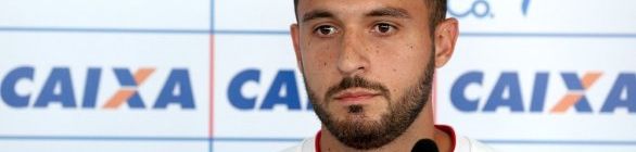 Régis vê grupo fortalecido após goleada: “A gente vai chegar forte no clássico”