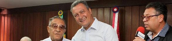  Governador reúne imprensa esportiva e faz homenagem a profissionais