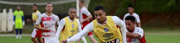  Com Gregore e Marco Antônio entre titulares, Bahia treina no Fazendão