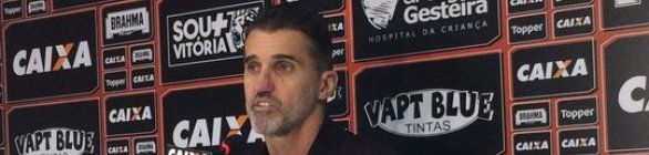 Mancini vê desempenho distinto do Vitória nos dois tempos do jogo lamenta falhas