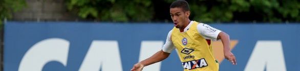 Bahia oficializa compra do meia Marco Antônio; vínculo vai até 2021