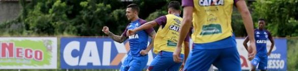 Por mudança gradativa, Enderson mantém time titular de Prates e faz testes