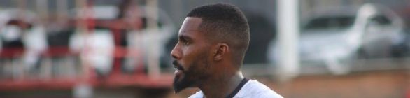 Rhayner passa por cirurgia e fica fora  pelo Vitória por até seis semanas
