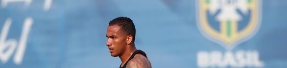 Fora da Copa, Danilo posta mensagem: