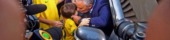 Seleção desembarca no Rio com Tite e sete jogadores