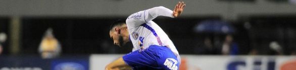 Enderson mostra preocupação para escalar Bahia para enfrentar o Cruzeiro