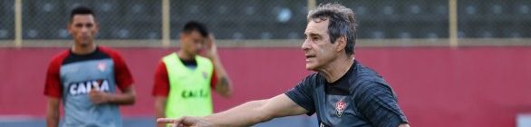 Carpegiani volta a falar em reforços e destaca dificuldades: