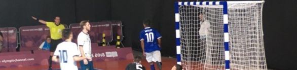 Brasil vence na estreia do futsal em programas olímpicos e homenageia tailandese