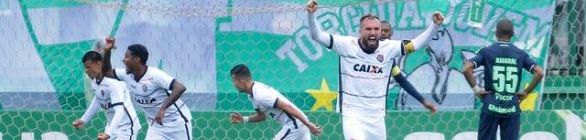 Troca de posições: Vitória bate a Chapecoense, deixa a degola e joga catarinense