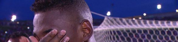 Emocionado, Léo se despede do Bahia: “Saio com coração apertado”