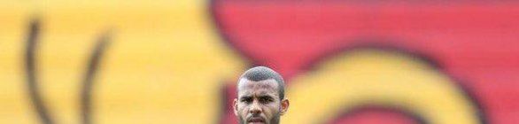 Bahia anuncia contratação do zagueiro Ernando